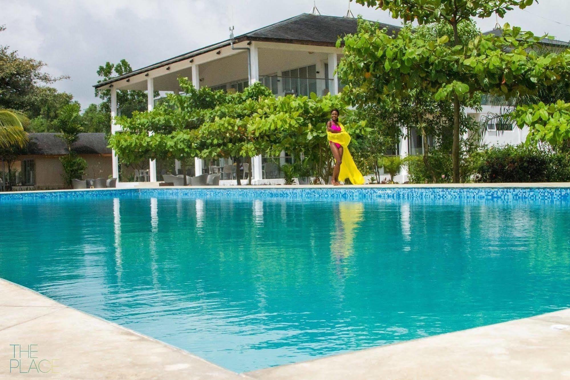 The Place Resort At Tokeh Beach Фритаун Экстерьер фото